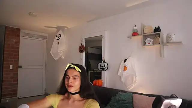  Vahos  online show from 10-26-25, 04:51