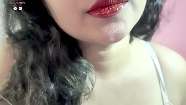 Snapshot of _neesha_414_ chatting on 05-10-26, 08:00 neesha 414 online show from 05-10-26, 08:00