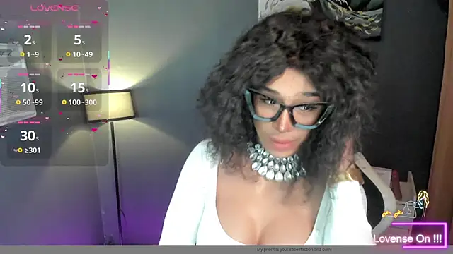 Snapshot of TranSEXUALDIVA chatting on 10-18-25, 06:43 TranSEXUALDIVA online show from 10-18-25, 06:43