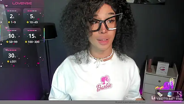 Snapshot of TranSEXUALDIVA chatting on 10-18-25, 06:15 TranSEXUALDIVA online show from 10-18-25, 06:15