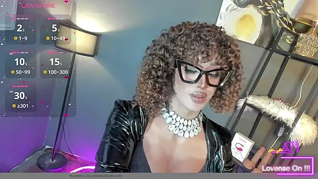 Snapshot of TranSEXUALDIVA chatting on 10-04-25, 02:35 TranSEXUALDIVA online show from 10-04-25, 02:35