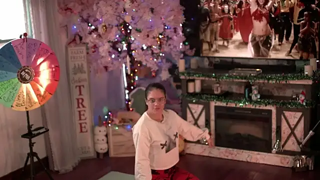 Nikki Torres online show from 11-19-25, 06:08