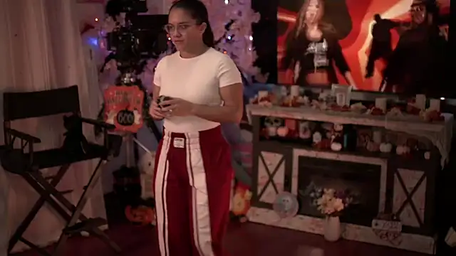 Nikki Torres online show from 11-06-25, 01:53