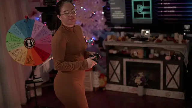 Nikki Torres online show from 11-18-25, 04:27