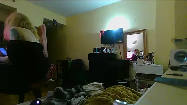 Snapshot of Mikela_Alexa chatting on 01-04-25, 03:50 Mikela Alexa online show from 01-04-25, 03:50