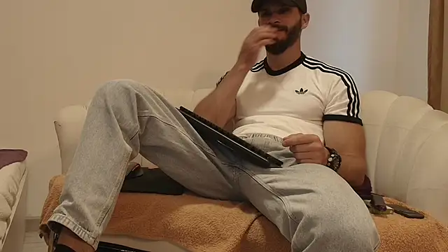 Snapshot of MauroTwin chatting on 05-15-26, 05:11 MauroTwin online show from 05-15-26, 05:11