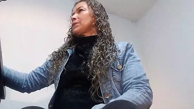 dalilasquirt1 online show from 02-10-26, 05:34