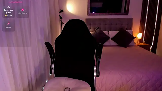 AmyWood online show from 09-30-25, 04:02