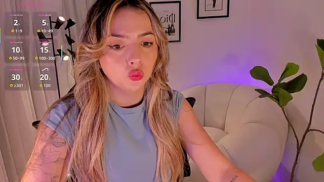 Snapshot of AmyWood chatting on 02-11-26, 07:25 AmyWood online show from 02-11-26, 07:25