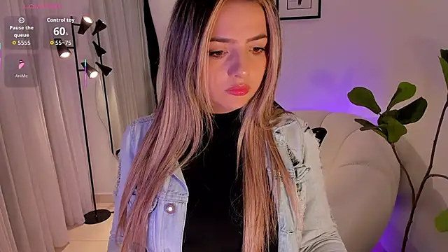 Snapshot of AmyWood chatting on 02-08-26, 10:07 AmyWood online show from 02-08-26, 10:07