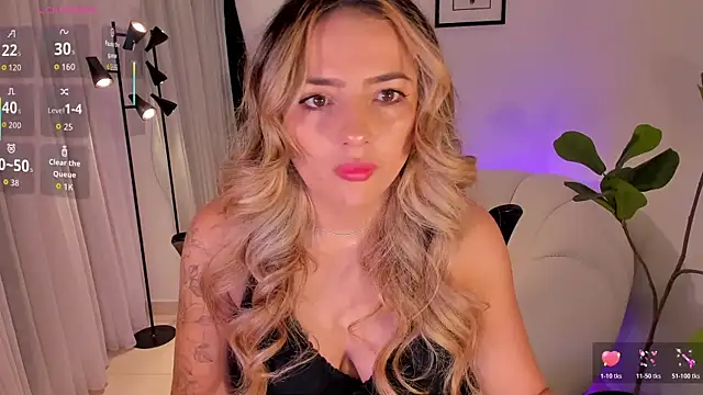 Snapshot of AmyWood chatting on 02-14-26, 02:06 AmyWood online show from 02-14-26, 02:06