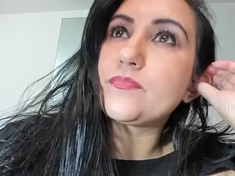 foxy-porn1 online show from 12-01-25, 08:21