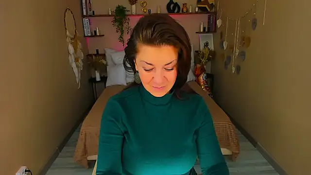 Snapshot of AnaMills chatting on 10-04-25, 10:06 AnaMills online show from 10-04-25, 10:06