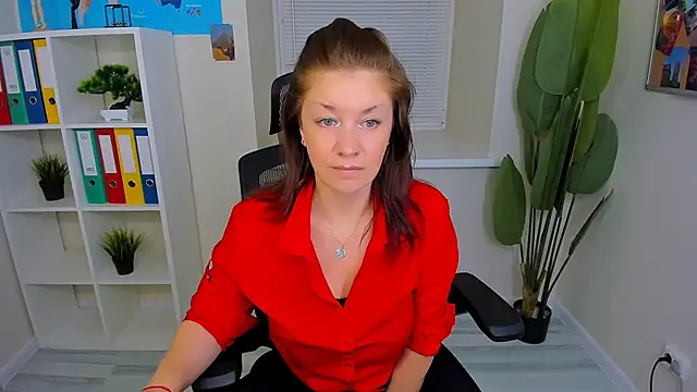 Snapshot of AnaMills chatting on 10-10-25, 10:05 AnaMills online show from 10-10-25, 10:05