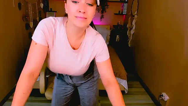 AnaMills online show from 10-22-25, 03:11