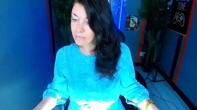 Snapshot of AnaMills chatting on 05-15-26, 10:13 AnaMills online show from 05-15-26, 10:13