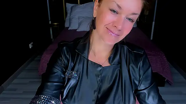 Snapshot of AnaMills chatting on 10-02-25, 10:40 AnaMills online show from 10-02-25, 10:40