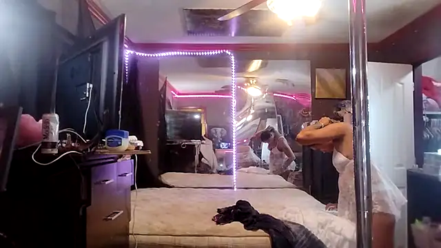 LiaNicolePink online show from 01-21-25, 10:51