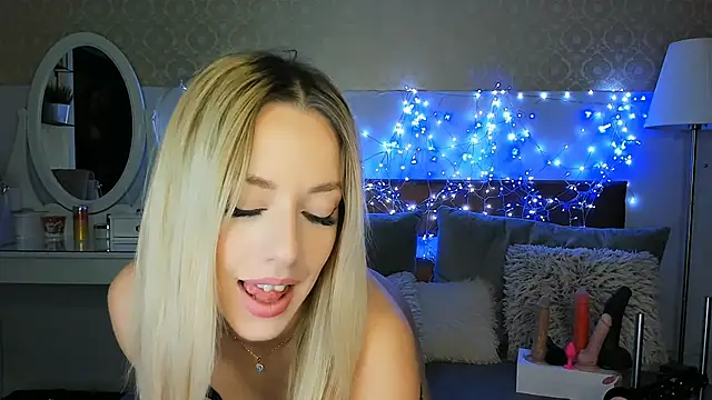 Snapshot of MiaBeeXX chatting on 11-12-25, 10:30 MiaBeeXX online show from 11-12-25, 10:30