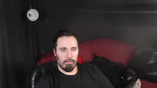 Snapshot of Metalstud chatting on 03-04-25, 06:18 Metalstud online show from 03-04-25, 06:18