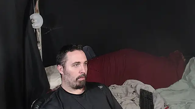 Snapshot of Metalstud chatting on 10-12-25, 05:31 Metalstud online show from 10-12-25, 05:31