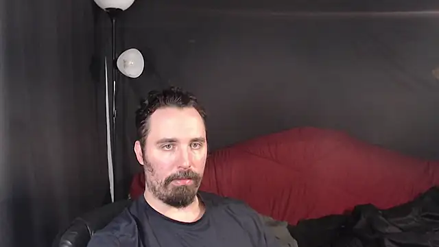 Snapshot of Metalstud chatting on 02-18-25, 04:36 Metalstud online show from 02-18-25, 04:36