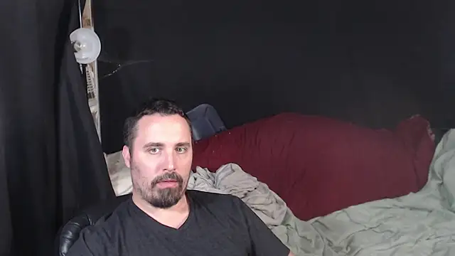Snapshot of Metalstud chatting on 10-09-25, 10:21 Metalstud online show from 10-09-25, 10:21