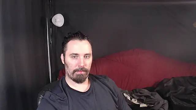 Snapshot of Metalstud chatting on 02-18-25, 01:33 Metalstud online show from 02-18-25, 01:33