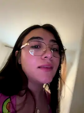 Snapshot of vaneelee chatting on 10-09-25, 02:34 vaneelee online show from 10-09-25, 02:34