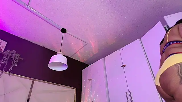 Inndrahot online show from 11-14-25, 03:32