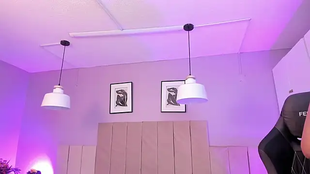 Inndrahot online show from 02-18-25, 03:53