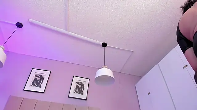 Inndrahot online show from 03-14-25, 03:48