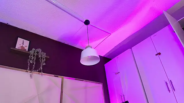 Inndrahot online show from 09-30-25, 03:56