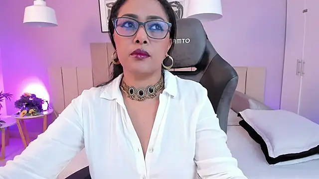 Inndrahot online show from 02-16-25, 02:53