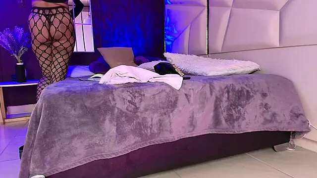 Inndrahot online show from 09-25-25, 03:34