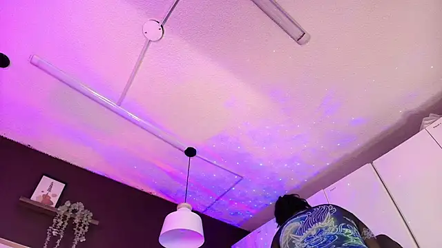 Inndrahot online show from 10-06-25, 03:51