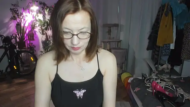Snapshot of Constancia_pure chatting on 04-18-26, 11:34 Constancia pure online show from 04-18-26, 11:34