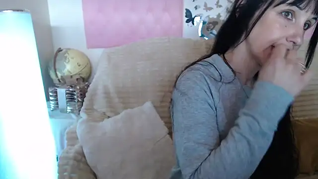 Snapshot of -carla- chatting on 05-14-26, 06:10 -carla- online show from 05-14-26, 06:10