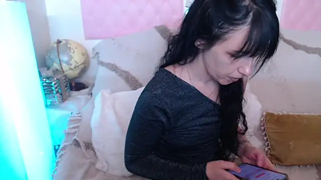 Snapshot of -carla- chatting on 05-01-26, 06:18 -carla- online show from 05-01-26, 06:18