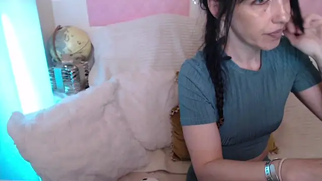 Snapshot of -carla- chatting on 05-23-26, 05:39 -carla- online show from 05-23-26, 05:39
