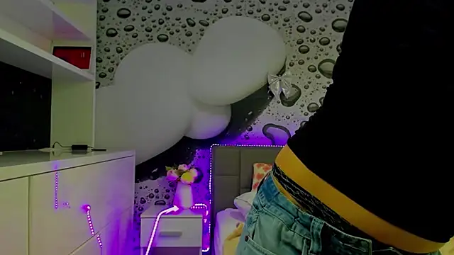 AlmaFancy online show from 04-03-26, 05:25