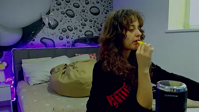 AlmaFancy online show from 04-09-26, 05:31