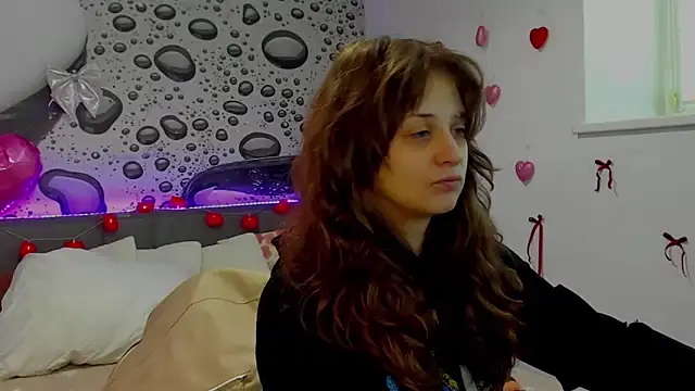 AlmaFancy online show from 02-10-26, 06:45