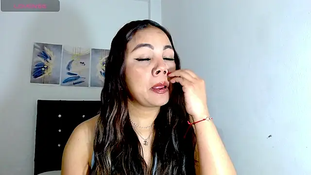 Kylie loveee online show from 11-28-25, 02:06