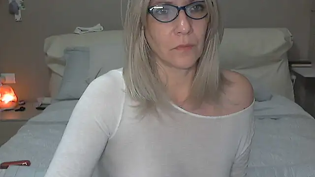 Snapshot of -K-- chatting on 02-10-25, 04:36 -K-- online show from 02-10-25, 04:36
