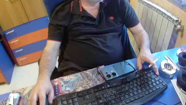 Snapshot of Tango128 chatting on 09-22-25, 06:30 Tango128 online show from 09-22-25, 06:30