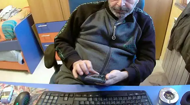 Snapshot of Tango128 chatting on 12-21-24, 07:13 Tango128 online show from 12-21-24, 07:13