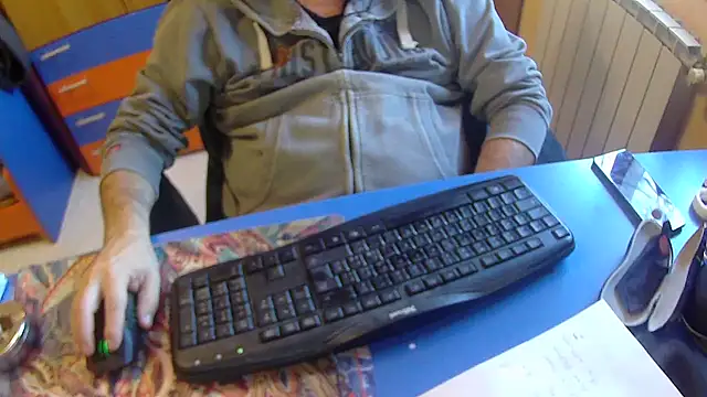 Snapshot of Tango128 chatting on 10-15-25, 09:50 Tango128 online show from 10-15-25, 09:50