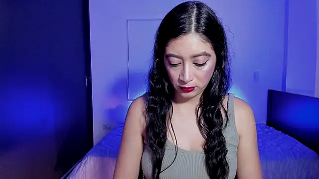 Snapshot of MeganWhite3 chatting on 05-28-26, 03:58 MeganWhite3 online show from 05-28-26, 03:58
