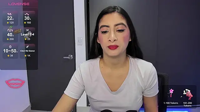 Snapshot of MeganWhite3 chatting on 10-04-25, 04:03 MeganWhite3 online show from 10-04-25, 04:03